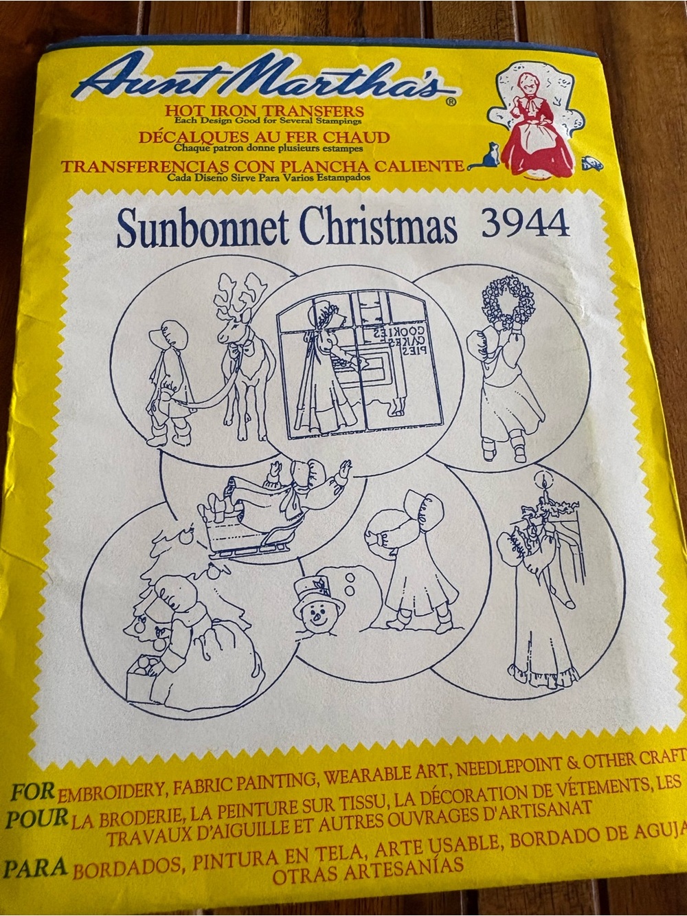 Vintage aunt Martha’s 3944 sunbonnet Christmas hot iron embroidery transfer